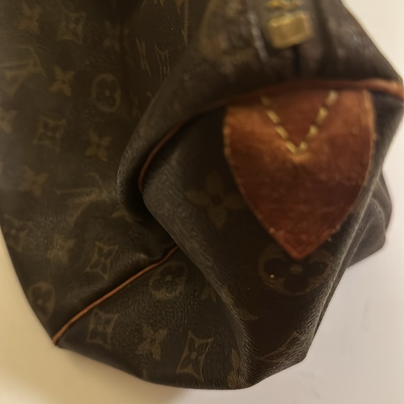 Assorted Louis Vuitton, Gucci, Loewe,MCM, YSL,Christian Dior handbags & wallets - Picture 14 of 16